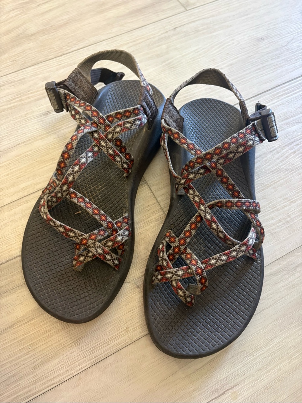 Chaco Women’s Strappy Outdoor Sandals in Brown Pattern sz 10